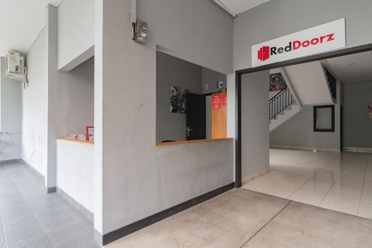 فندق Reddoorz Near Exit Toll Pasteur 4 باندونج المظهر الخارجي الصورة